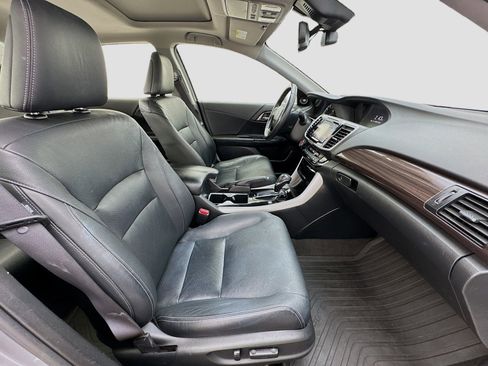Used 2017 Honda Accord Touring image 20