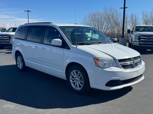 Used 2014 Dodge Grand Caravan SXT image 9