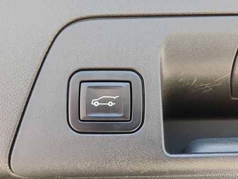 Used 2022 Buick Envision Essence w/ Sport Touring Package FWD image 9