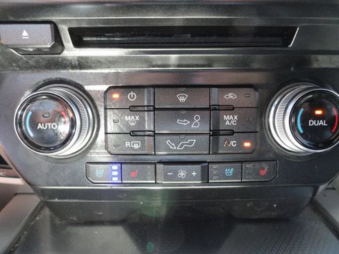 Used 2016 Ford F150 Lariat w/ Equipment Group 502A Luxury AWD/4WD image 23
