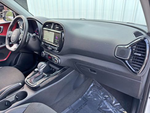 Used 2022 Kia Soul Turbo image 14