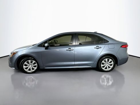 Used 2020 Toyota Corolla LE FWD image 4