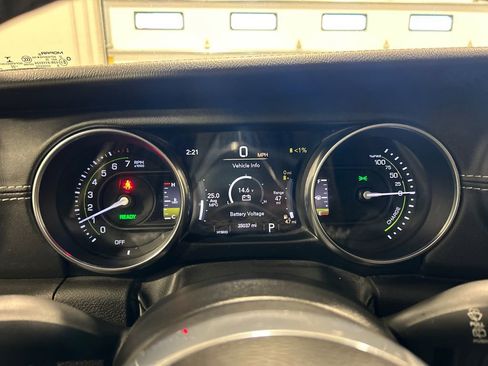 Used 2022 Jeep Wrangler Unlimited Sahara w/ Dual Top Group image 21