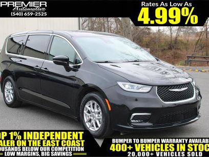 Used 2024 Chrysler Pacifica Touring