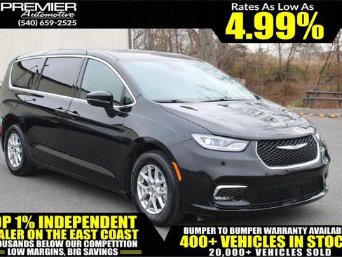 Used 2024 Chrysler Pacifica Touring image 1