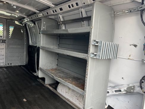Used 2018 GMC Savana 2500 Extended RWD image 15