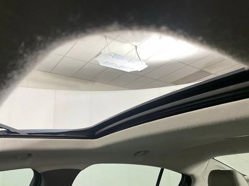 Used 2017 Chevrolet Cruze Premier image 18