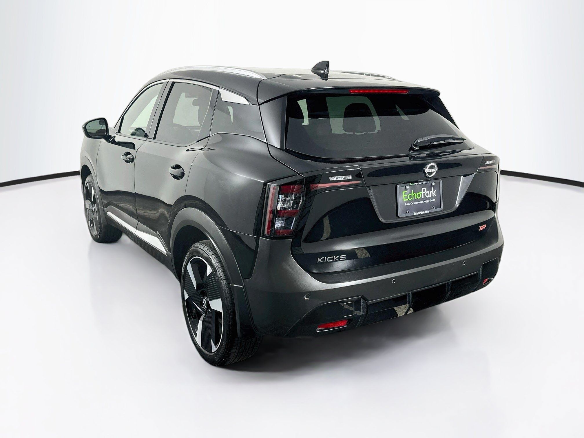 Used 2025 Nissan Kicks SR FWD image 5