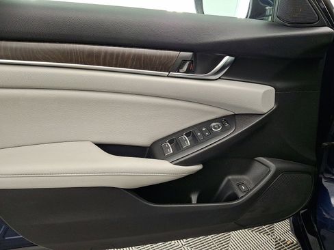 Used 2020 Honda Accord EX image 10