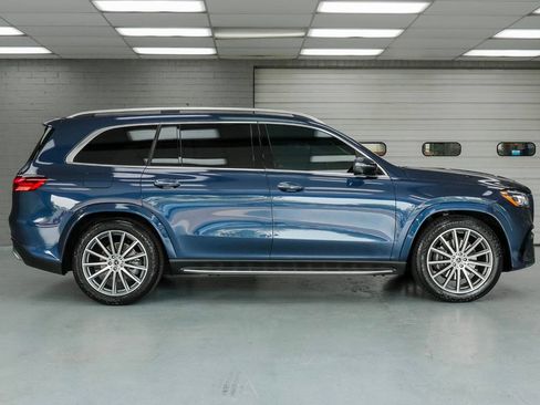 Used 2024 Mercedes-Benz GLS 580 4MATIC image 3