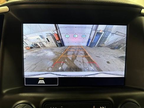 Used 2023 GMC Terrain SLT image 23