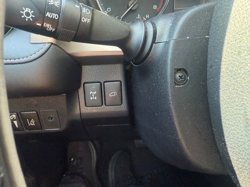 Used 2018 Toyota RAV4 Limited image 19