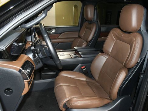 Used 2023 Lincoln Navigator Reserve image 7