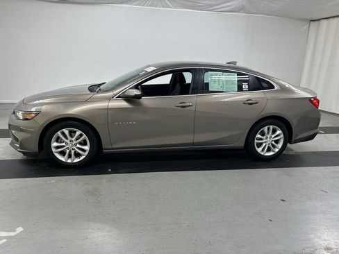 Used 2017 Chevrolet Malibu LT FWD image 6