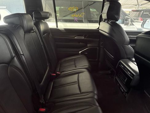Used 2024 Jeep Wagoneer Series II w/ Flexible Seating Group RWD image 4