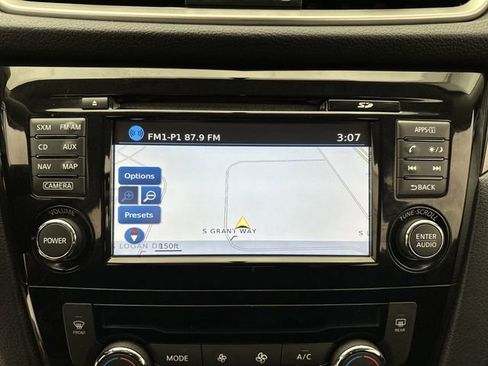 Used 2016 Nissan Rogue SV w/ SV Premium Package AWD/4WD image 18