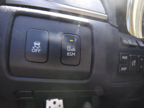 Used 2021 Toyota Camry SE w/ Carpet Mat Package (TMS) FWD image 13