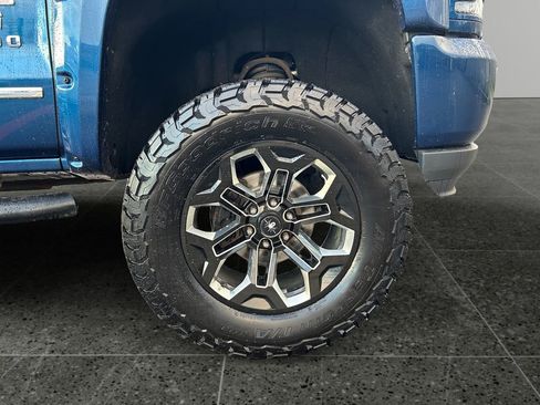 Used 2017 Chevrolet Silverado 1500 LTZ Z71 w/ LTZ Plus Package image 9