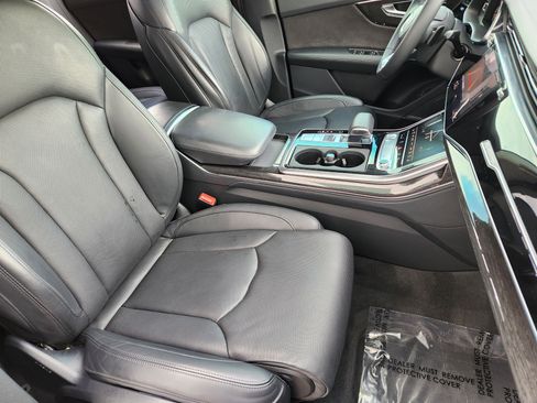 Used 2019 Audi Q8 Prestige w/ Luxury Package image 14
