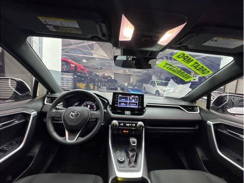 Used 2022 Toyota RAV4 SE w/ Weather & Moonroof Package AWD/4WD image 25