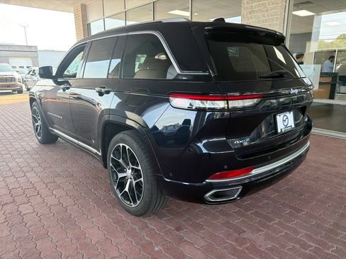 Used 2022 Jeep Grand Cherokee Summit AWD/4WD image 10