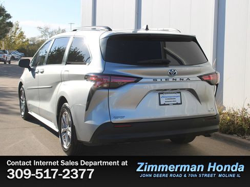 Used 2021 Toyota Sienna LE w/ Protection Package (TMS) image 26