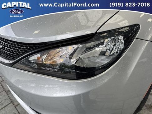 Used 2023 Chrysler Voyager LX FWD image 11