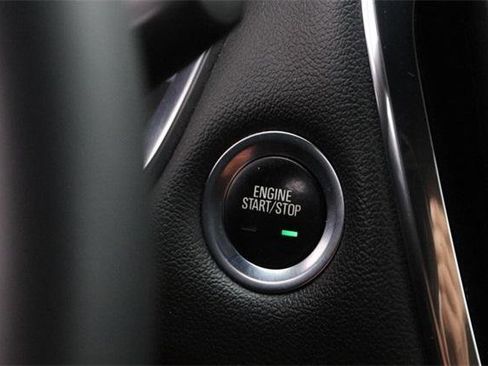 Used 2023 Chevrolet Traverse LT image 16