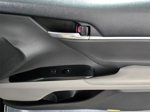 Used 2018 Toyota Camry SE image 24