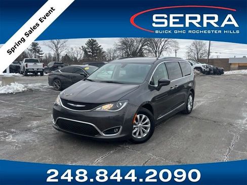 Used 2018 Chrysler Pacifica Touring-L Plus image 1