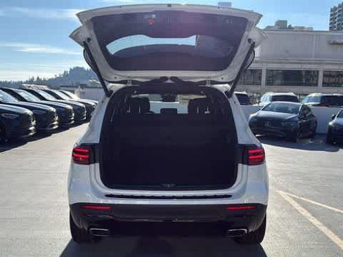 Used 2026 Mercedes-Benz GLB 250 4MATIC image 8