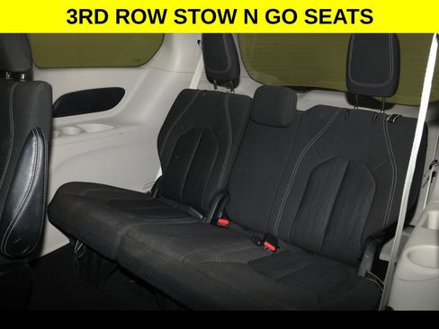 Used 2023 Chrysler Voyager LX FWD image 9