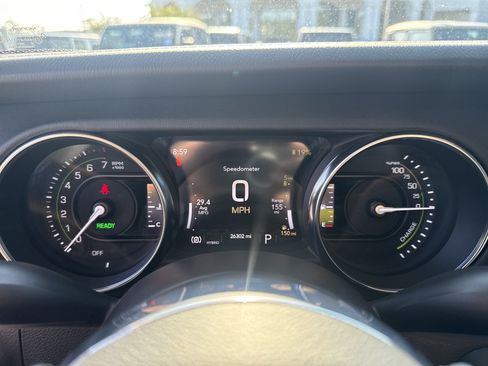 Used 2023 Jeep Wrangler Unlimited Sahara w/ Cold Weather Group AWD/4WD image 26