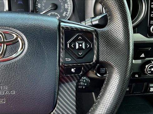 Used 2020 Toyota Tacoma TRD Sport AWD/4WD image 12
