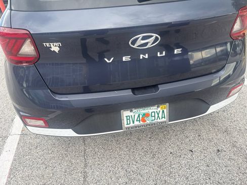 Used 2020 Hyundai Venue FWD image 13