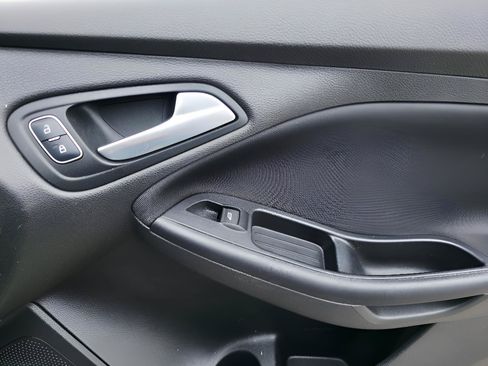 Used 2016 Ford Focus SE FWD image 12