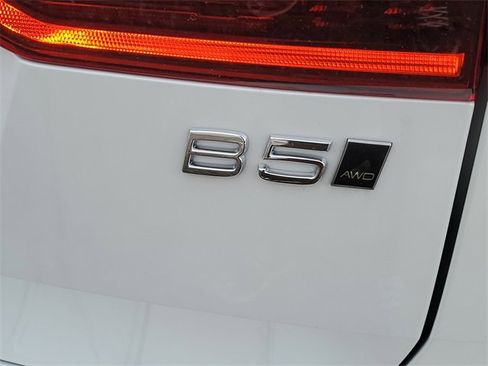 New 2026 Volvo XC60 B5 Plus w/ Protection Package Premier image 32