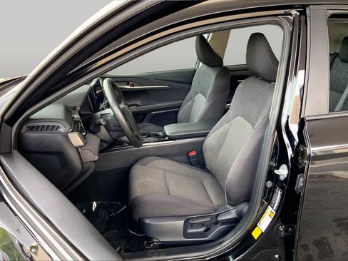 Used 2025 Toyota Camry LE FWD image 8