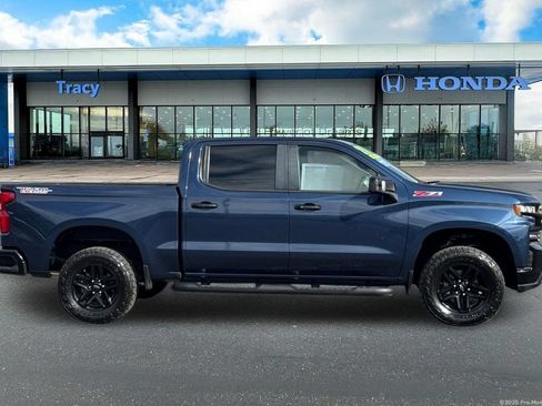 Used 2021 Chevrolet Silverado 1500 LT Trail Boss w/ Convenience Package II AWD/4WD image 4