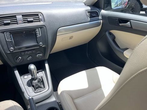 Used 2018 Volkswagen Jetta SE FWD image 17