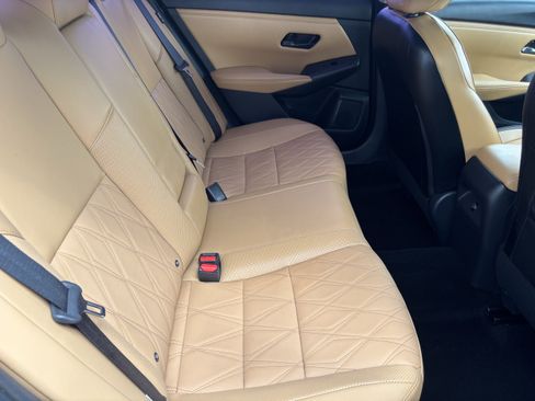 Used 2024 Nissan Sentra SV w/ SV Premium Package image 13