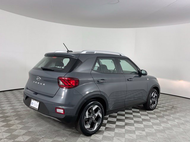 Used 2026 Hyundai Venue SEL FWD image 5