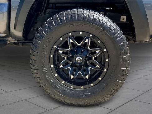 Used 2020 Toyota Tacoma TRD Off-Road AWD/4WD image 10