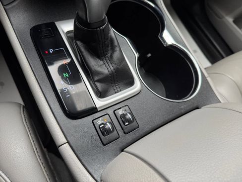 Used 2019 Toyota Highlander XLE image 5