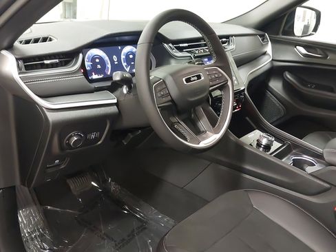 New 2025 Jeep Grand Cherokee 4WD image 17