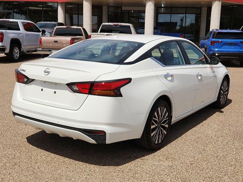 Used 2025 Nissan Altima 2.5 SV FWD image 4