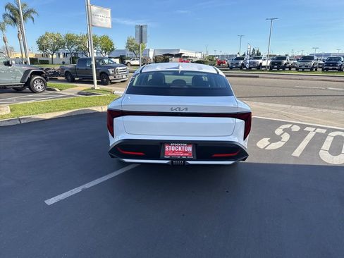 Used 2025 Kia K4 LXS image 5