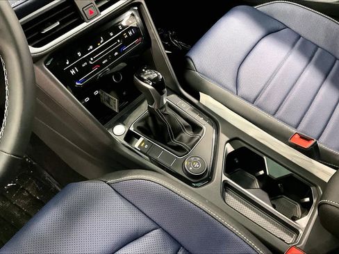 New 2026 Volkswagen Taos SEL image 10