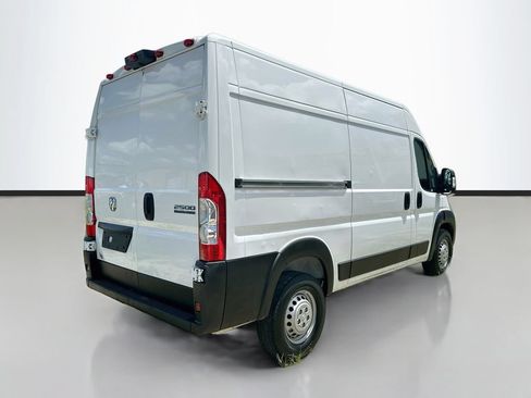Used 2025 RAM ProMaster 2500 w/ Convenience Group FWD image 5