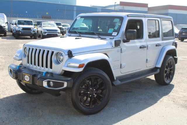Used 2023 Jeep Wrangler Unlimited Sahara w/ Cold Weather Group AWD/4WD image 13